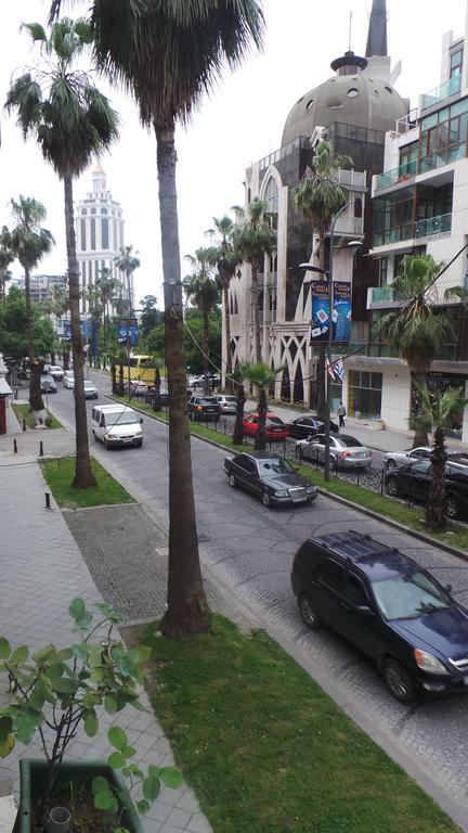 Cheap And Chic Apartment Batumi Exterior photo